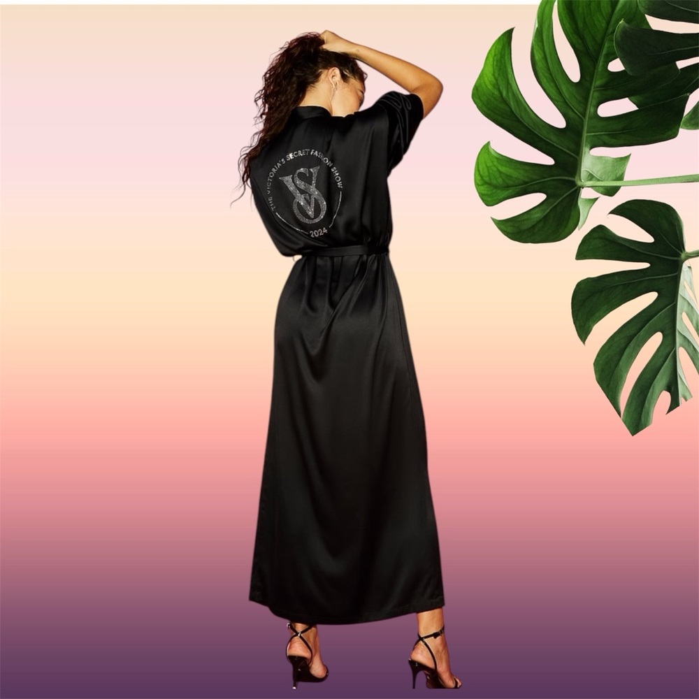 NEW XS/S VICTORIA'S SECRET FASHION SHOW 24’ BLACK Glazed Satin Long Robe
